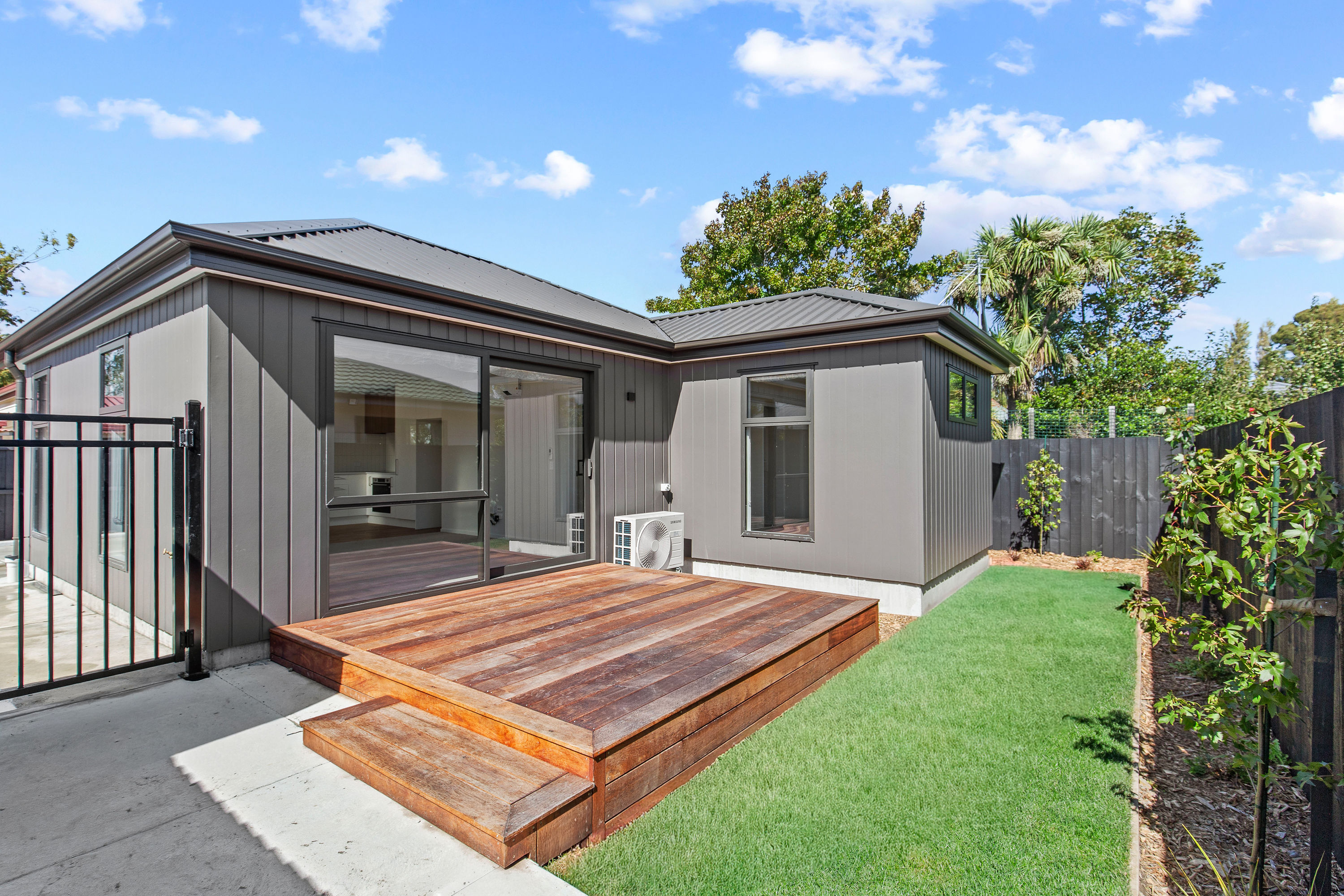 76Sullivanavenue 26