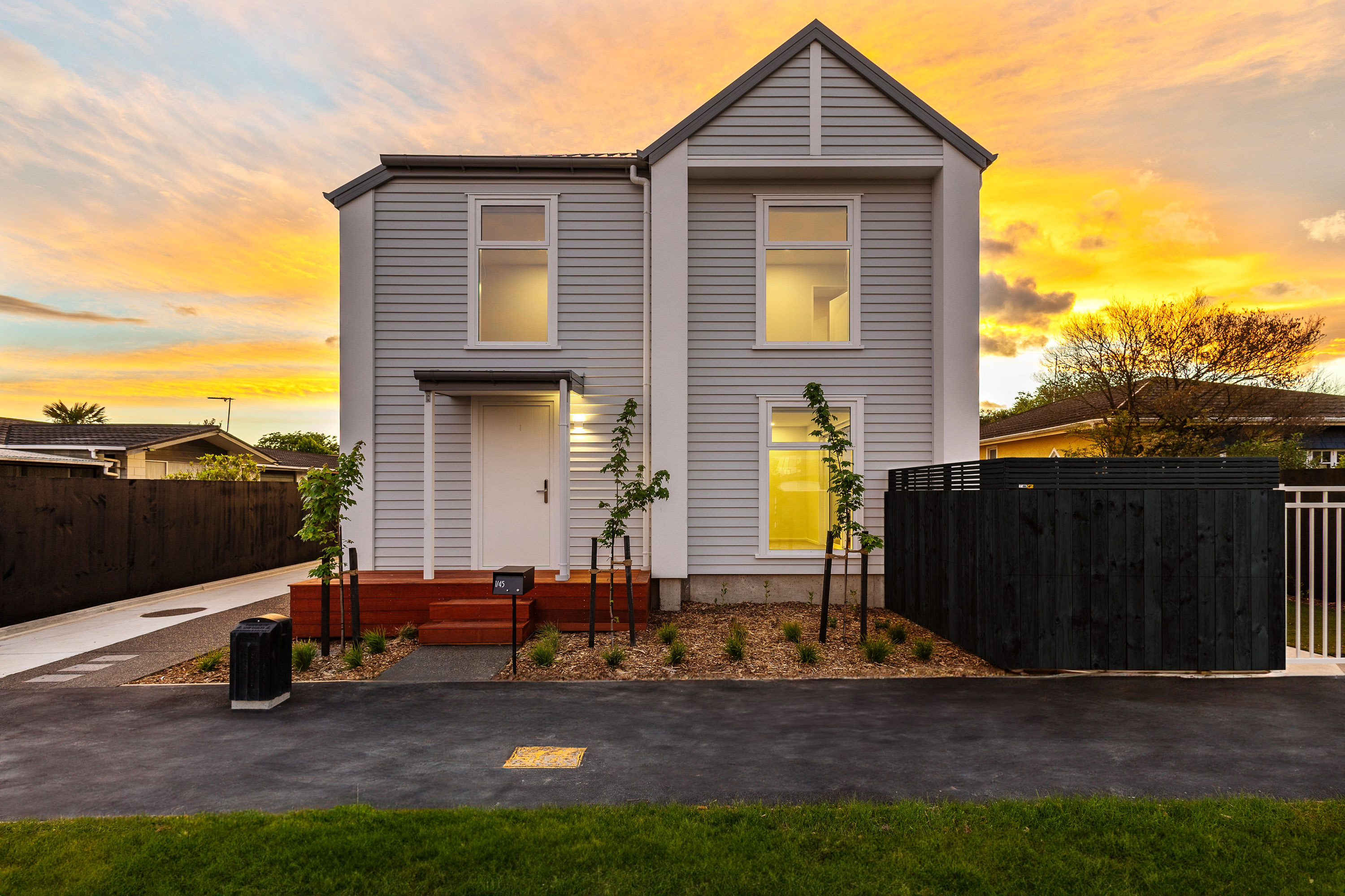 45Plunketstreettwilights 9 Black Fence